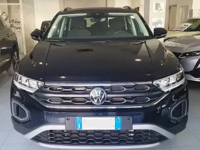 Usata VW T-Roc Life 150 CV (110 kW) 2023 Nero SUV