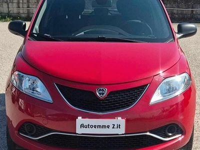 Usata Lancia Ypsilon Silver 69 CV (50 kW) 2017 Rosso Utilitaria