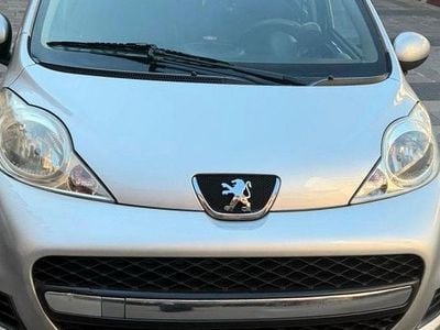 Usata Peugeot 107 68 CV (50 kW) 2005 Grigio Utilitaria