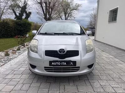 Usata Toyota Yaris Sol 69 CV (50 kW) 2007 Grigio Utilitaria