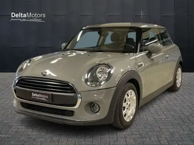 Usata Mini ONE 75 CV (55 kW) 2019 Grigio Utilitaria