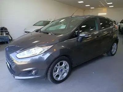 Usata Ford Fiesta 75 CV (55 kW) 2016 Grigio Utilitaria