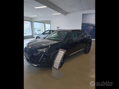 Usata Peugeot e-2008 Allure 100 kW (136 CV) 2022 Nero SUV