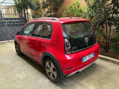 Begagnad VW up! 75 HK (55 kW) 2018 Röd Halvkombi