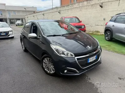 Usata Peugeot 208 Style 82 CV (60 kW) 2018 Grigio Utilitaria