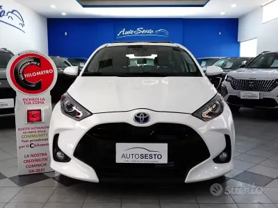 Usata Toyota Yaris Hybrid Business Edition 116 CV (85 kW) 2021 Bianco Berlina