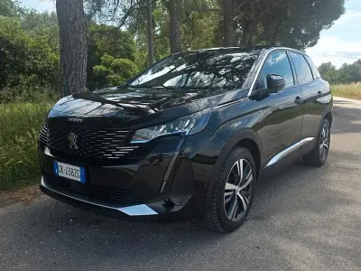 Begagnad Peugeot 3008 Allure 131 HK (96 kW) 2022 Svart SUV