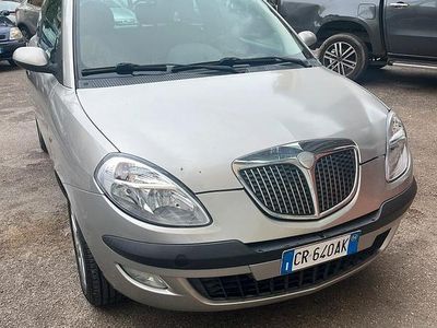 Usata Lancia Ypsilon 70 CV (51 kW) 2004 Grigio Utilitaria