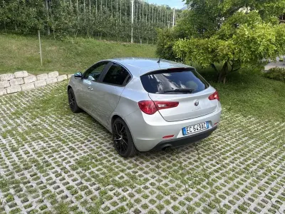 Usata Alfa Romeo Giulietta Distinctive 120 CV (88 kW) 2010 Utilitaria