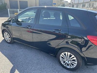 Usata Mercedes B200 156 CV (114 kW) 2014 Nero Monovolume
