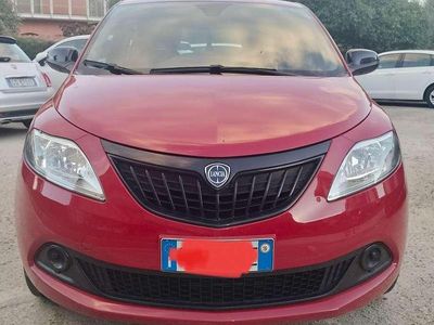 Usata Lancia Ypsilon Silver 69 CV (50 kW) 2023 Rosso Utilitaria