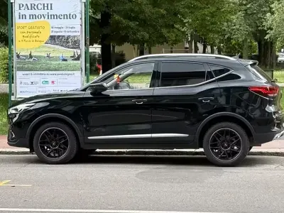 Usata MG ZS 106 CV (77 kW) 2023 Nero SUV