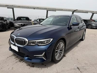 Usata BMW 320 Luxury Line 190 CV (139 kW) 2019 Blu Station wagon