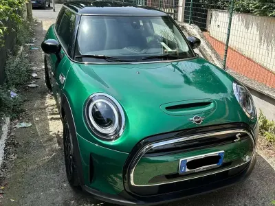 Usata Mini Cooper SE Classic 75 kW (102 CV) 2022 Verde Utilitaria