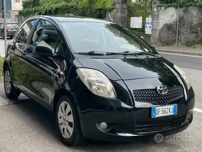 Usata Toyota Yaris 87 CV (63 kW) 2006 Nero Berlina