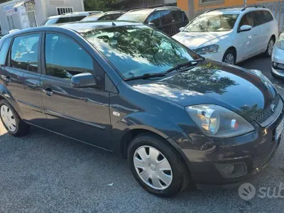 Usata Ford Fiesta Titanium 68 CV (50 kW) 2008 Grigio Utilitaria