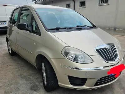 Usata Lancia Musa 95 CV (69 kW) 2012 Grigio Monovolume
