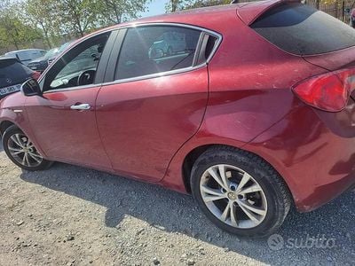 Gebraucht Alfa Romeo Giulietta 120 PS (88 kW) 2012 Rot Kleinwagen