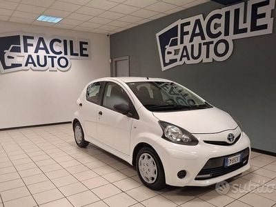 Usata Toyota Aygo Connect Style 68 CV (50 kW) 2012 Bianco Utilitaria