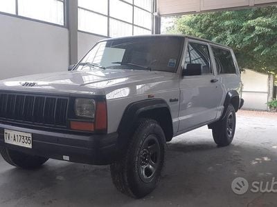 Usata Jeep Cherokee 80 CV (58 kW) 1994 Grigio SUV