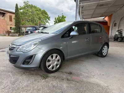 Usata Opel Corsa 75 CV (55 kW) 2012 Gray Utilitaria