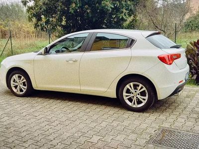 Usata Alfa Romeo Giulietta Distinctive 120 CV (88 kW) 2013 Bianco Utilitaria