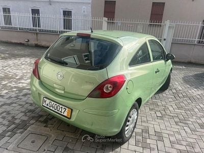 Usata Opel Corsa 80 CV (58 kW) 2010 Verde Utilitaria