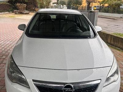 Usata Opel Astra Cosmo 110 CV (80 kW) 2012 Bianco Berlina
