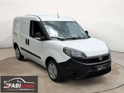 Usata Fiat Doblò 90 CV (66 kW) 2022 Bianco Monovolume