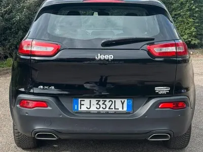Usata Jeep Cherokee Longitude 185 CV (136 kW) 2017 Nero SUV