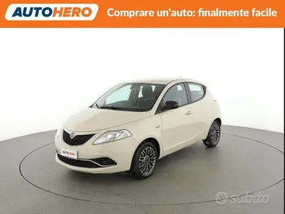 Begagnad Lancia Ypsilon S 95 HK (69 kW) 2016 Vit Halvkombi