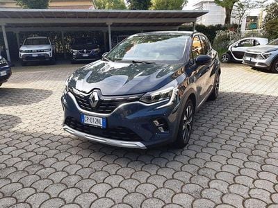 Käytetty Renault Captur Techno 90 HP (66 kW) 2023 Harmaa Katumaasturi