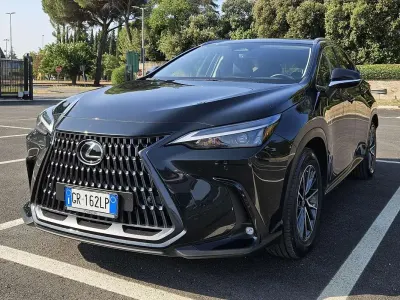 Usata Lexus NX450h+ 185 CV (136 kW) 2024 Nero SUV
