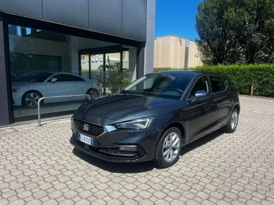 Usata Seat Leon Business 150 CV (110 kW) 2022 Grigio Berlina