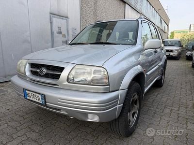 Usata Suzuki Grand Vitara 128 CV (94 kW) 2000 Grigio SUV