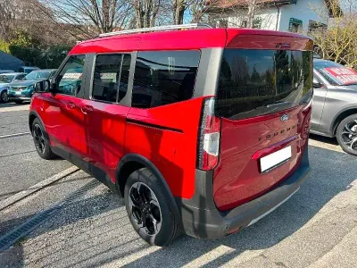 Usata Ford Tourneo Courier Active 125 CV (91 kW) 2024 Fantastic red Monovolume
