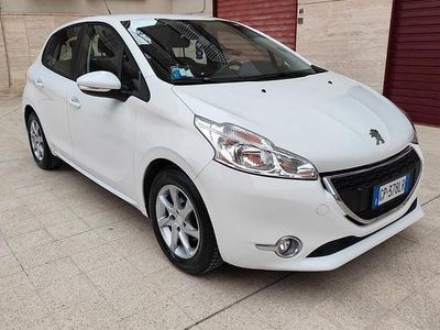 Usata Peugeot 208 Allure 68 CV (50 kW) 2013 Bianco Utilitaria