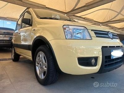 Usata Fiat Panda Climbing 60 CV (44 kW) 2008 Giallo Utilitaria