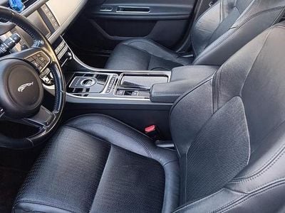 Usata Jaguar XF Prestige 180 CV (132 kW) 2017 Nero Berlina