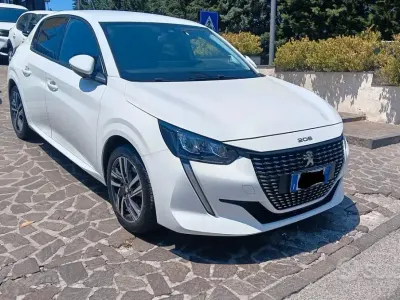 Usata Peugeot 208 Allure 102 CV (75 kW) 2021 Bianco Utilitaria