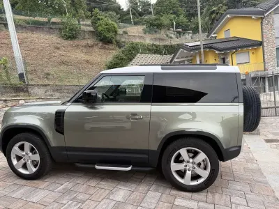 Usata Land Rover Defender First Edition 249 CV (183 kW) 2021 Verde SUV