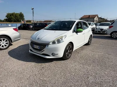 Usata Peugeot 208 82 CV (60 kW) 2013 Bianco Utilitaria