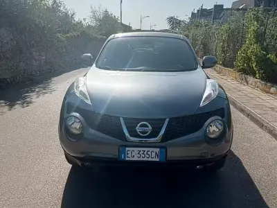 Usata Nissan Juke Tekna 110 CV (80 kW) 2011 Grigio SUV