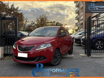 Usata Lancia Ypsilon Gold 69 CV (50 kW) 2022 Blu metallizzato Utilitaria