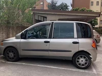 Usata Fiat Multipla 116 CV (85 kW) 2004 Grigio Monovolume