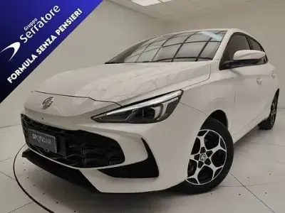 Używany MG MG3 Luxury 194 KM (142 kW) 2025 Biały Hatchback
