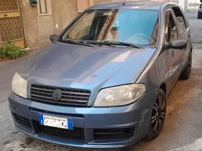 Usata Fiat Punto 69 CV (50 kW) 2003 Blu Utilitaria