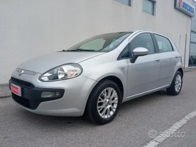 Usata Fiat Grande Punto 77 CV (56 kW) 2010 Grigio Utilitaria