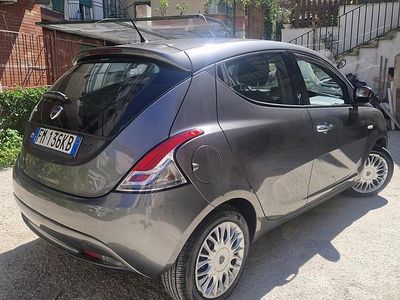 Usata Lancia Ypsilon 69 CV (50 kW) 2017 Grigio Utilitaria