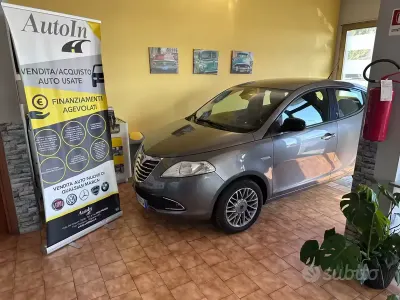 Begagnad Lancia Ypsilon Gold 86 HK (63 kW) 2012 Grå Halvkombi